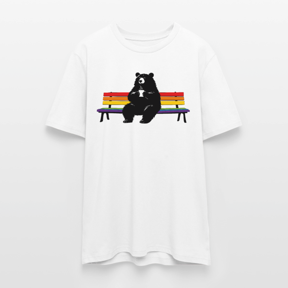 T-Shirt: Chubby Bear on Rainbow Bench - Weiß
