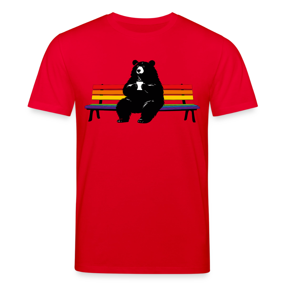 Chubby Bear on Rainbow Bench | Unisex Bio T-Shirt - Rot